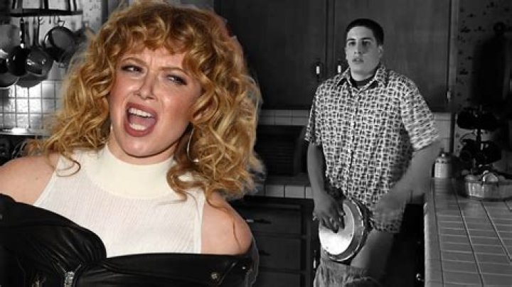 Exploring The Charm Of Natasha Lyonne In American Pie