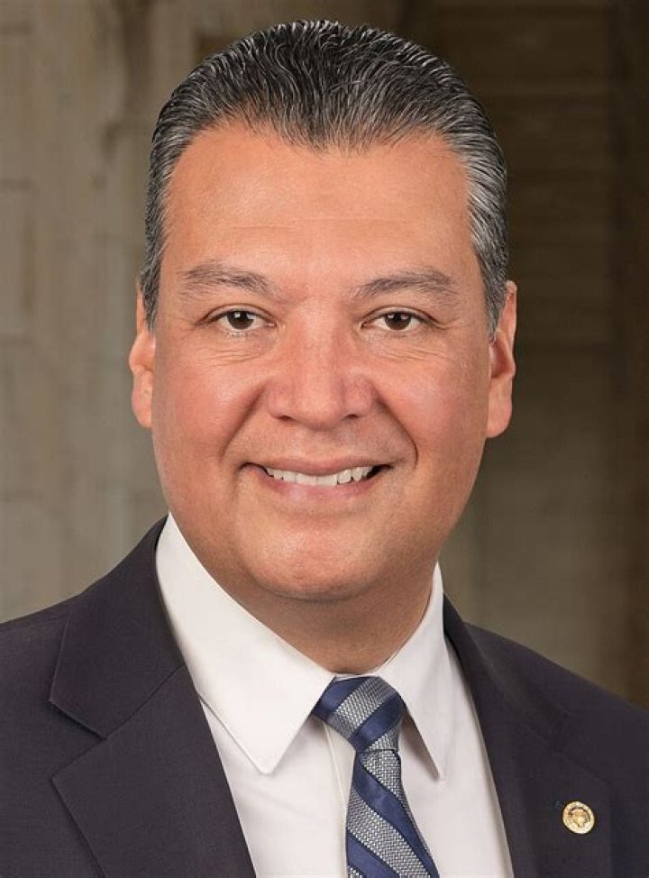Senator Alex Padilla Joins Yamal Foundation For Educational Excellence