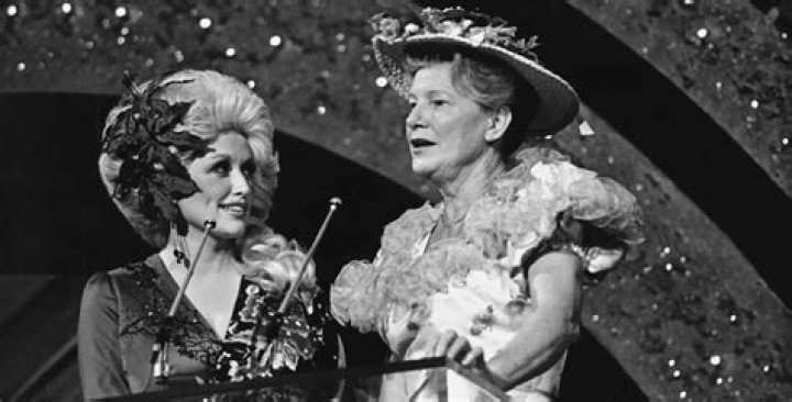 The Timeless Charm Of Minnie Pearl: A Southern Icon