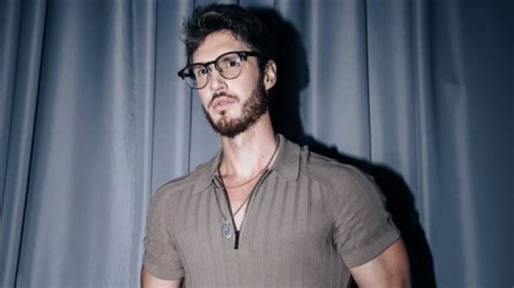 Unraveling The Mystery: Does Chris Young Have A Wife?