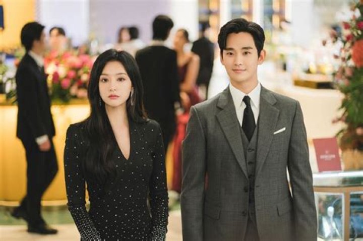 Unraveling The Romantic History: Who Has Kim Ji Won Dated?