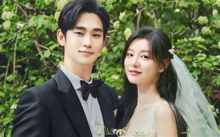 Unveiling The Romance: Kim Soo-hyun Novia